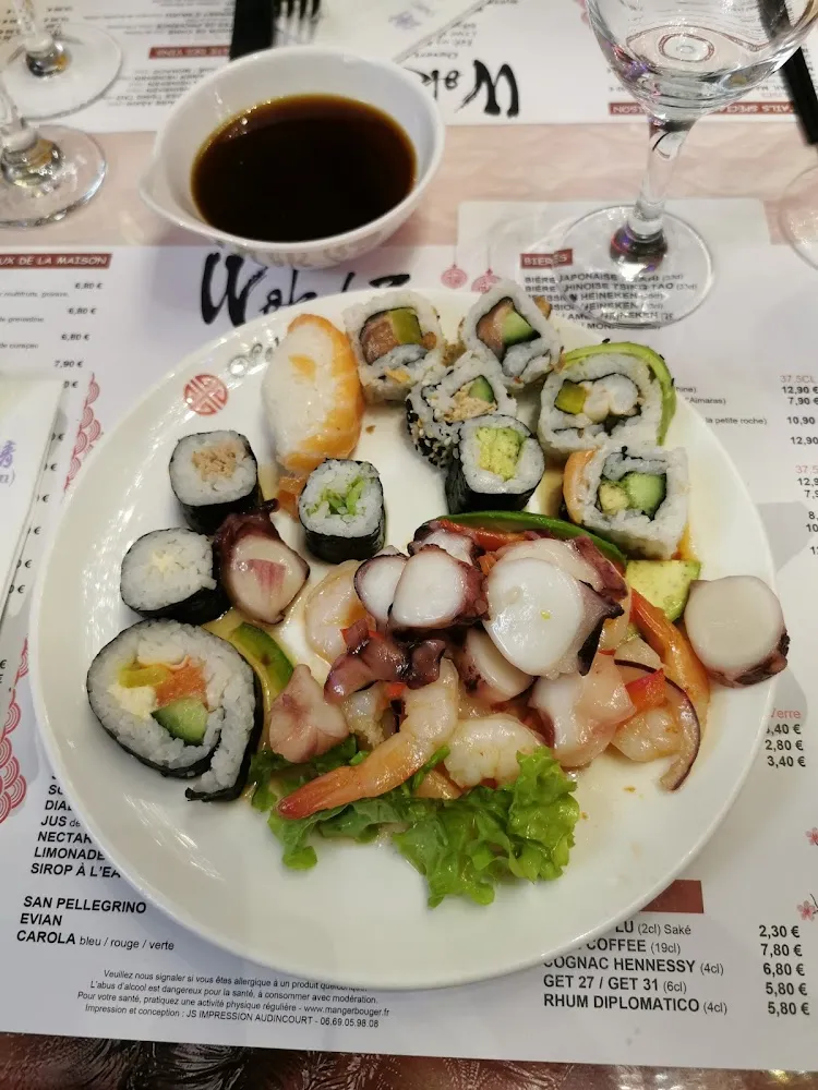 Sushi Pulposalat Und Crevetten